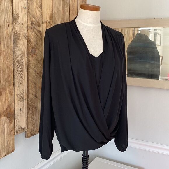 Lilly Pulitzer Black V-Neck Long sleeve Myah Top With Attached Camisole Sz Small - Picture 6 of 12